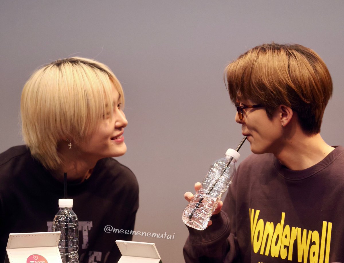 dosukhoon's tweet photo. the way jihoon looks at asahi like he’s the greatest love of his life……….. bro…… https://t.co/21KRE8dVXM