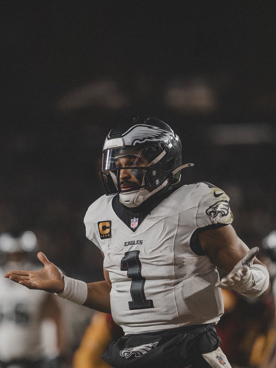 ImVarTho's tweet image. did another film style/retro edit on these. division champs 💪🏽