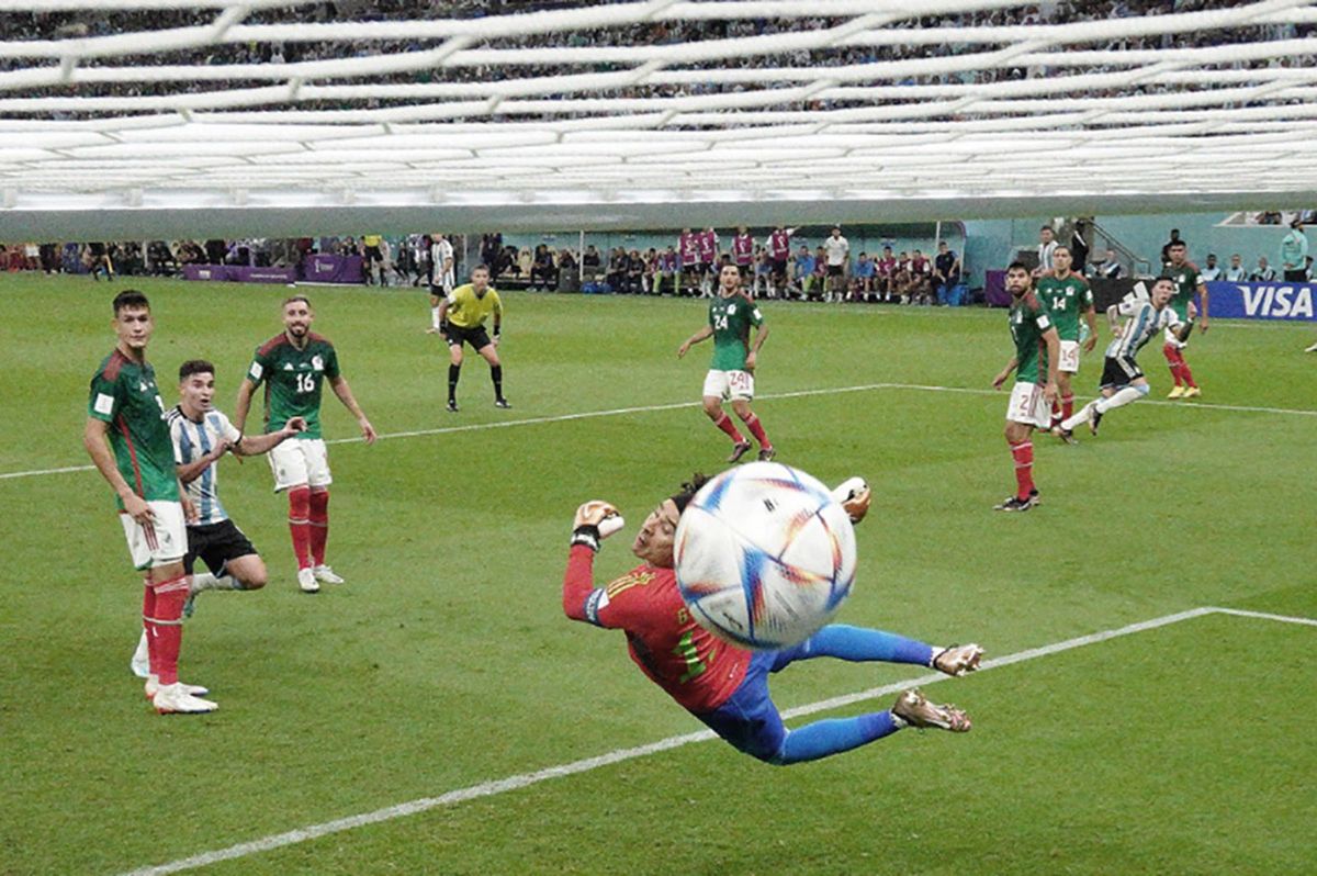 No se confundan, el 5 de la selección entró a la cancha contra México, la colgó en el angulo y le dió un voleo en el orto a Paredes para siempre