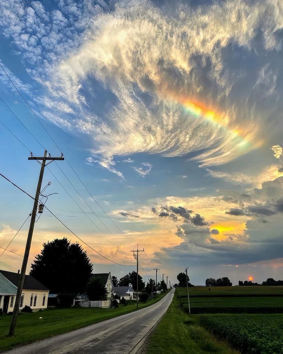 "وَلَقَدْ جَعَلْنَا فِي السَّمَاءِ بُرُوجًا وَزَيَّنَّاهَا لِلنَّاظِرِينَ"