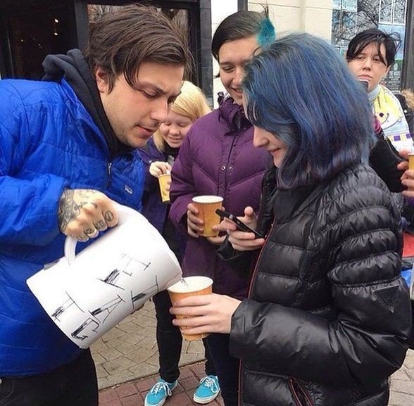 Dilf Frank Iero Hourly (@dilf_iero) on Twitter photo 