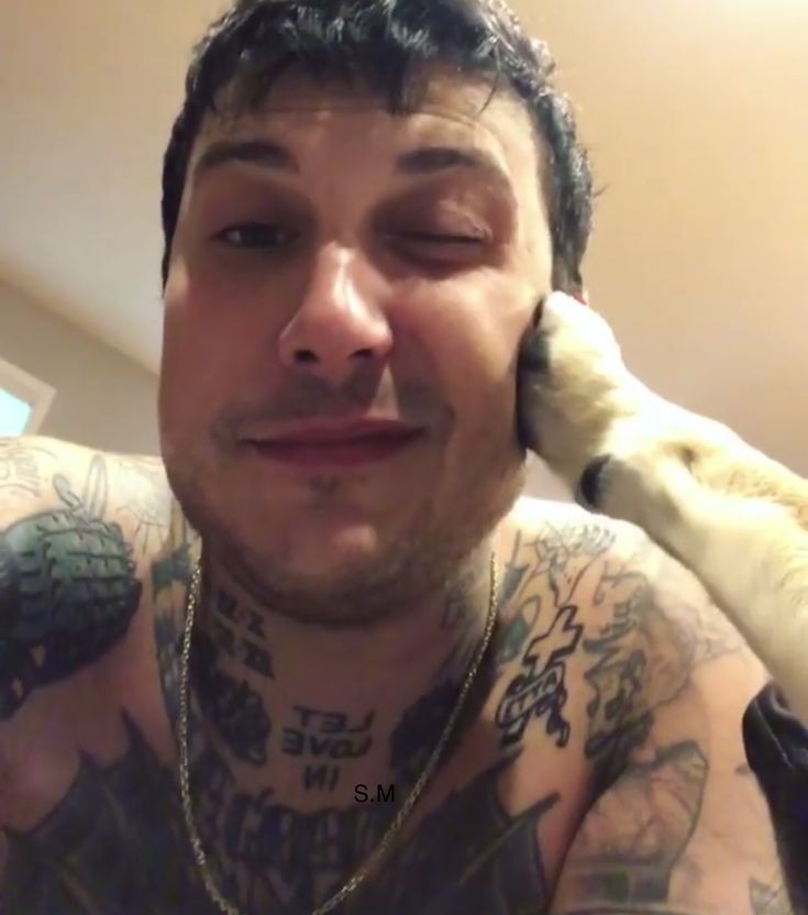 Dilf Frank Iero Hourly (@dilf_iero) on Twitter photo 