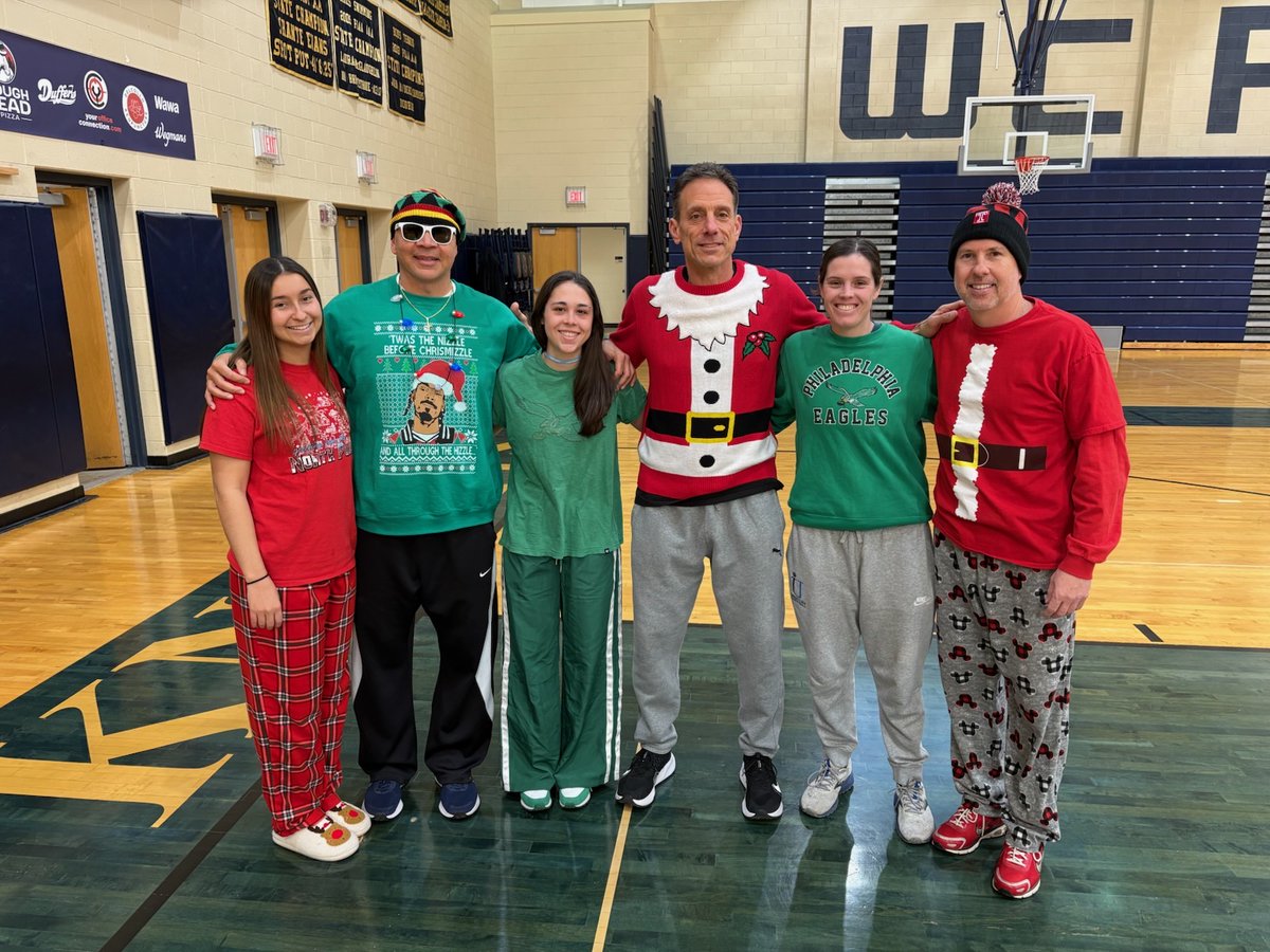 RustinBoysHoops's tweet image. 2nd Annual Rustin Basketball Co-Ed Reindeer Games. Merry Christmas and Happy New Years from our family to yours. #Rustinbasketball #UKnightEd #Reindeergames