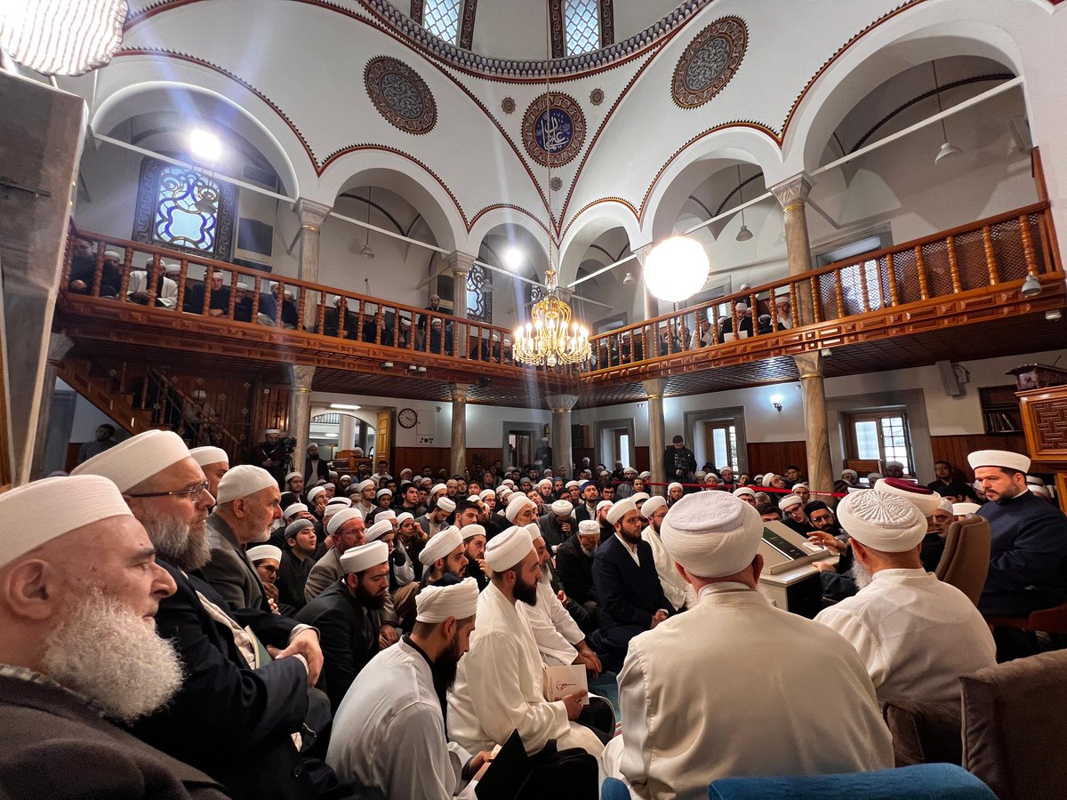 Allâme Muhaddis Muhammed Avvame Efendi'nin İsmailğa camiinde bugün ilkini icra ettigi hadis meclisine şeyhimiz Fikri Efendi hazretlerimiz de teşrif ettiler..