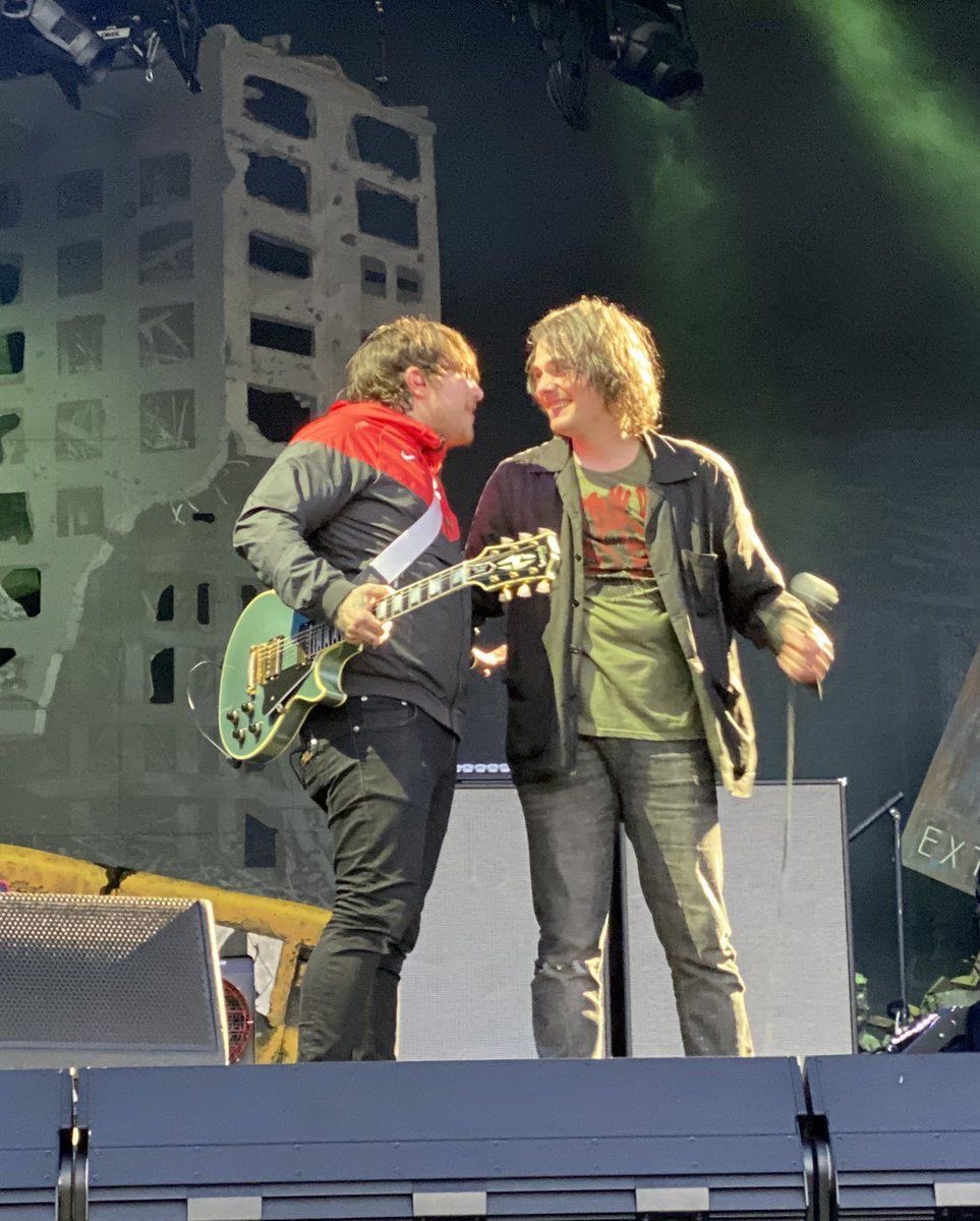 Dilf Frank Iero Hourly (@dilf_iero) on Twitter photo 