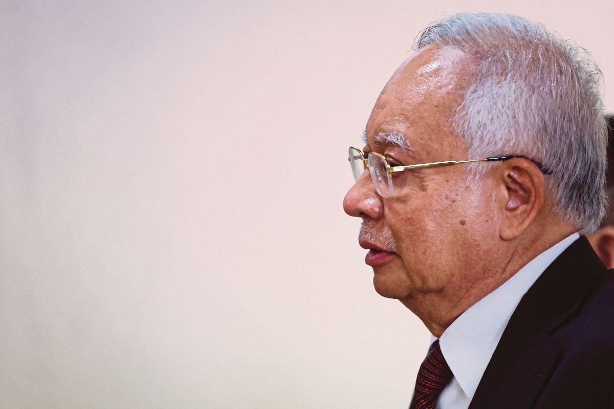 Tentang Titah Addendum, Harapan dan Prinsip Undang-Undang

Saya memahami sepenuhnya perasaan, harapan dan kegusaran yang dirasai oleh Dato' Sri <a href="/NajibRazak/">Mohd Najib Tun Razak</a> serta para penyokong beliau berhubung keputusan berkaitan isu titah addendum yang diputuskan hari ini. Perkara ini bukan isu