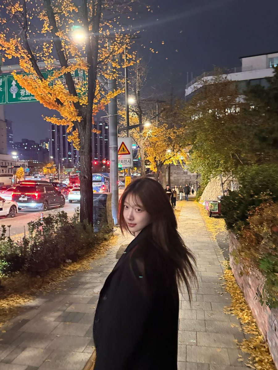 NICESTAGRAM's tweet image. [221225] — e.heomer ☆ ig update !

"Posting pictures of fall in winter😉🤟"

[+]
#EUNICE #유니스