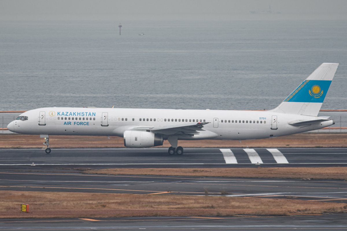 高出力ファンユニット Kazakhstan - Air Force Boeing 757-2M6 5701 2025.12.20 HND/RJTT