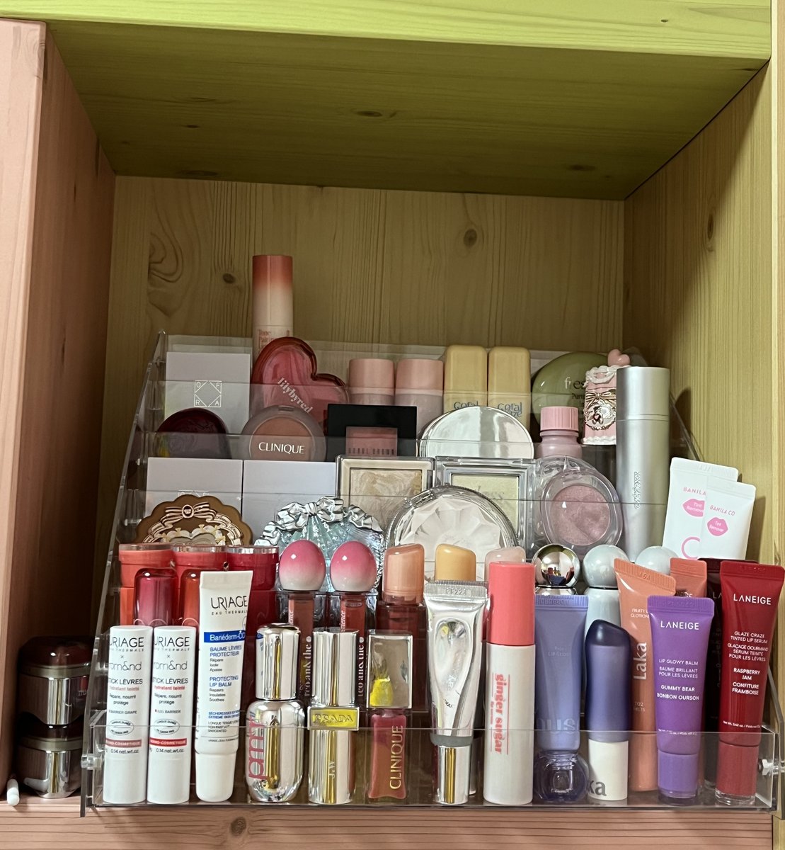 Support_Kim_'s tweet image. 인간 무지개
봄웜 클리어 코덕 지원 입니다💖
현재 뷰티 블로그를 운영하고 있고,
나눔 이벤트도 자주 하고 있어요! (하이라이트 참고)
저와 트친하시고 선물 받아가셔요🌸

피부정보 : 17호 봄웜 클리어 / 건성
립, 치크, 베이스, 하이라이터, 향수, 스킨케어 다 좋아함
귀여운 패키지 못참음