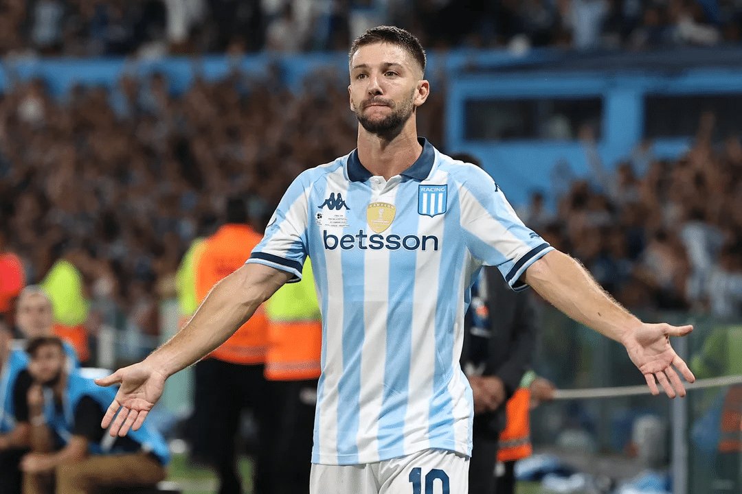 Vietto habló muy afectado desde lo emocional. 
Aclaró que no recibió ninguna oferta, que le comunicaron que no iba a continuar. 
Dijo que siempre que fue al banco estuvo disponible y que fue decisión del DT no usarlo. "Somos polos opuestos en cuanto a lo futbolístico", dijo de