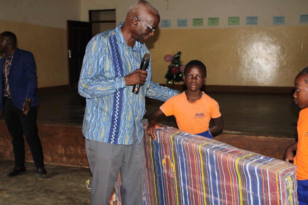 AMGINTL's tweet image. Bundles in Uganda! 
You can still gift a Bundle for only $25! 

amginternational.org/project/Bundle…