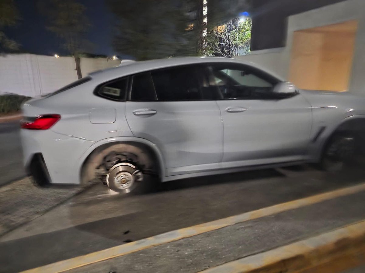 🚨 Sonata, tierra de nadie

Ratas operando tranquilas frente a la Torre Fratta, en Lomas de Angelópolis.

Aquí roban como si nada… y nadie aparece. 🐀🐀