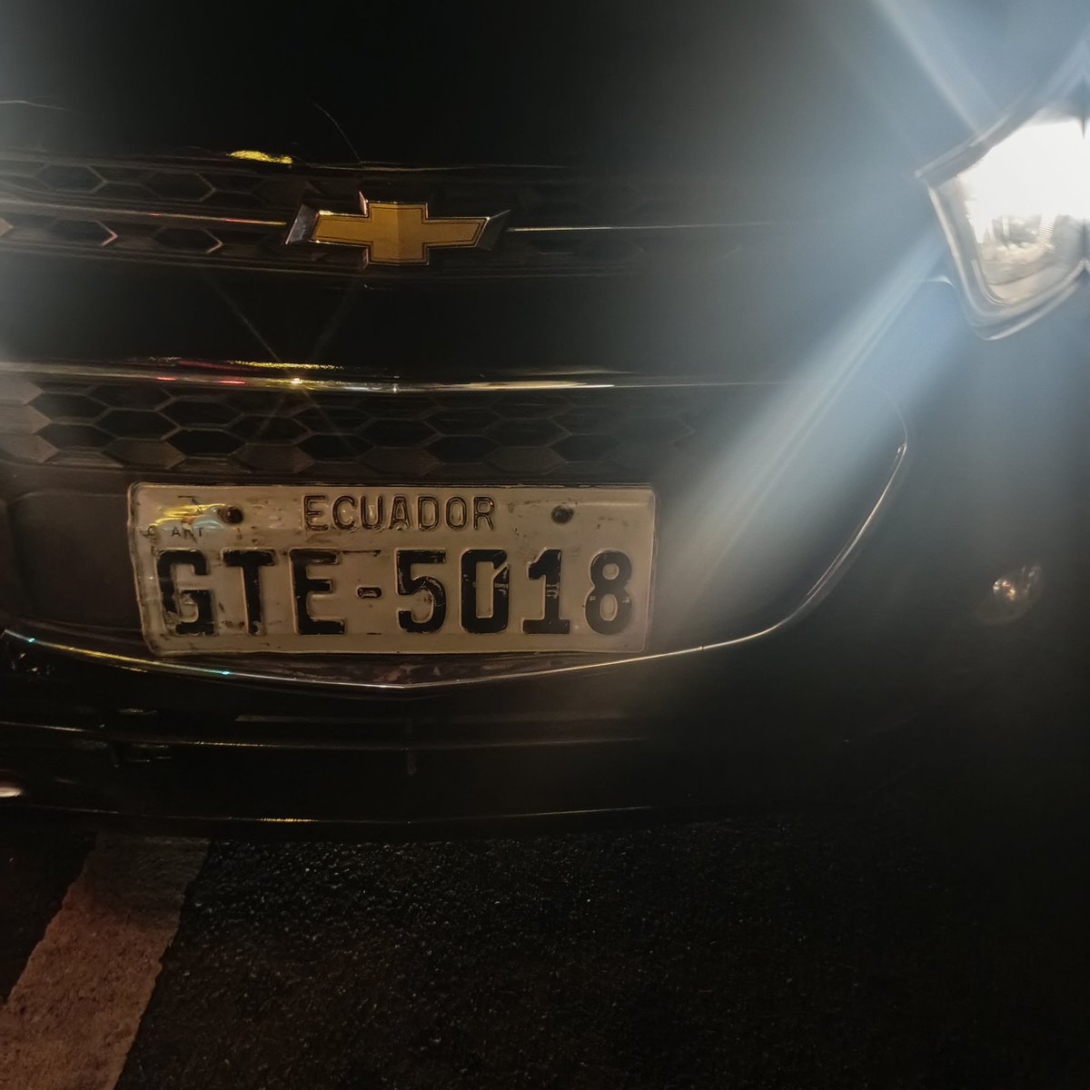 VerodeGines's tweet photo. Internet hagan su magia. Ayúdenme a encontrar el dueño de este carro.
El que iba conduciendo el día sábado aproximadamente a las 19:30 en la Rosa Borja a la altura del Cristobal Colon. Me chocó mi carro y no en quiere pagar los daños. Según el me dejo la cédula y ofreció llamar https://t.co/wyDhyD1b4m
