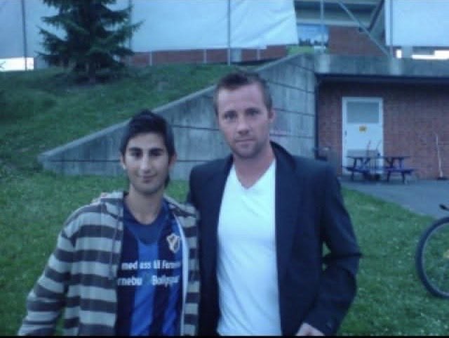 kikkertsvingen's tweet image. Luke 22 - Veigar Pall Gunnarson

8 sesonger, 206 kamper, 103 mål og 58 assist. 3 perioder i den vakre blaa drakten. 
Norsk fotballs beste poengplukker. Komplett. 
Briljant

🥉 på vår subjektive ranking 💙