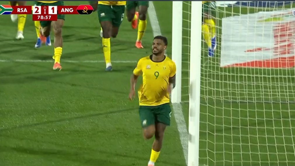 TouchlineX's tweet image. 📸 - LYLE FOSTER IS RUNNING ALL OVER THE STADIUM TO CELEBRATE HIS GOAL WITH THE WHOLE SQUAD!