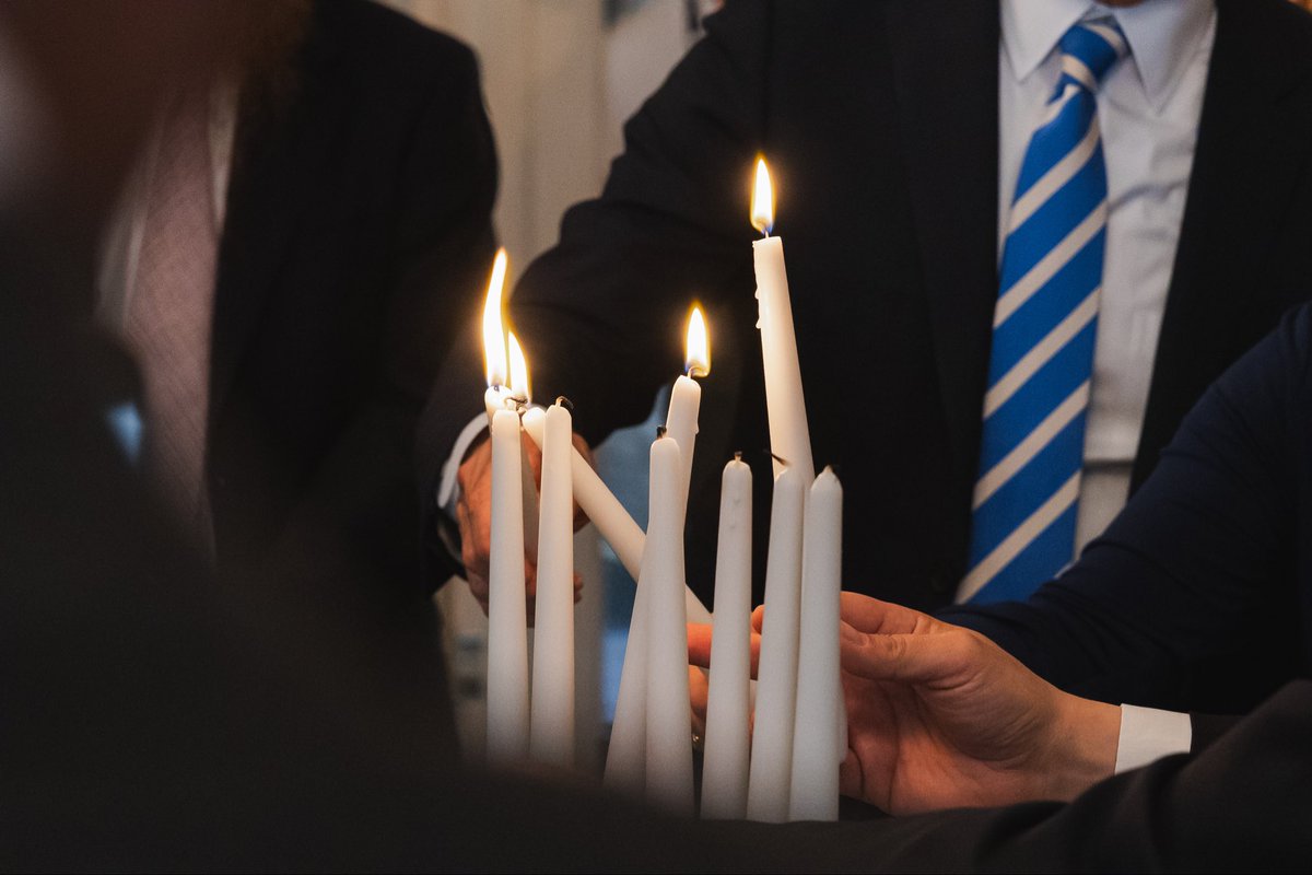 GovBillLee's tweet image. Happy Hanukkah, Tennessee.

The Hanukkah season reminds us that light will always overcome darkness.

Today &amp;amp; always, Tennessee remains in unwavering solidarity with the nation of Israel &amp;amp; Jewish people across the globe.