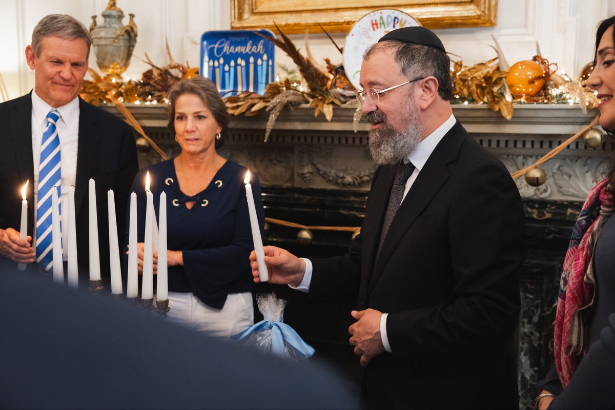 GovBillLee's tweet image. Happy Hanukkah, Tennessee.

The Hanukkah season reminds us that light will always overcome darkness.

Today &amp;amp; always, Tennessee remains in unwavering solidarity with the nation of Israel &amp;amp; Jewish people across the globe.