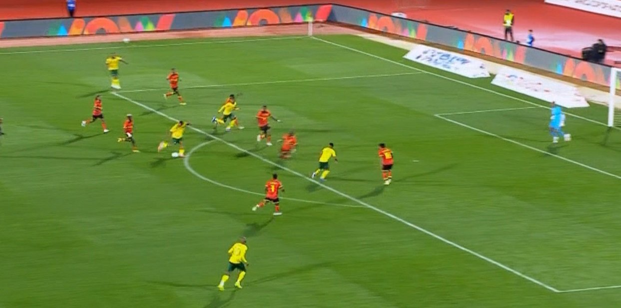 تسديدة قوية من لايلي فوستر تكتب الهدف الثاني والتقدم لـ منتخب جنوب إفريقيا أمام أنجولا في الدقيقة 79 