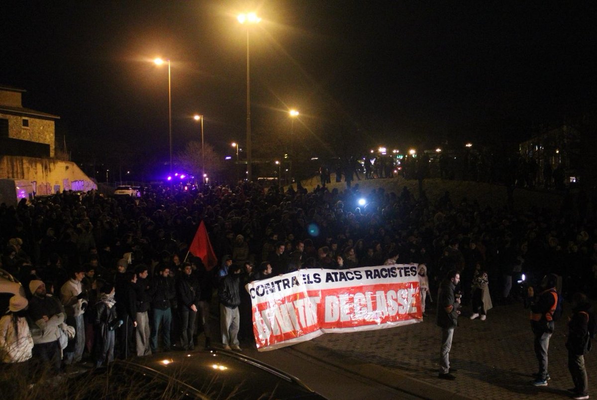 🔴 Avui ens hem mobilitzat a Badalona contra els atacs als desnonats del B9.

Els atacs al proletariat migrant són un atac a tota la classe treballadora.

La joventut treballadora a primera línia contra la reacció i el racisme.