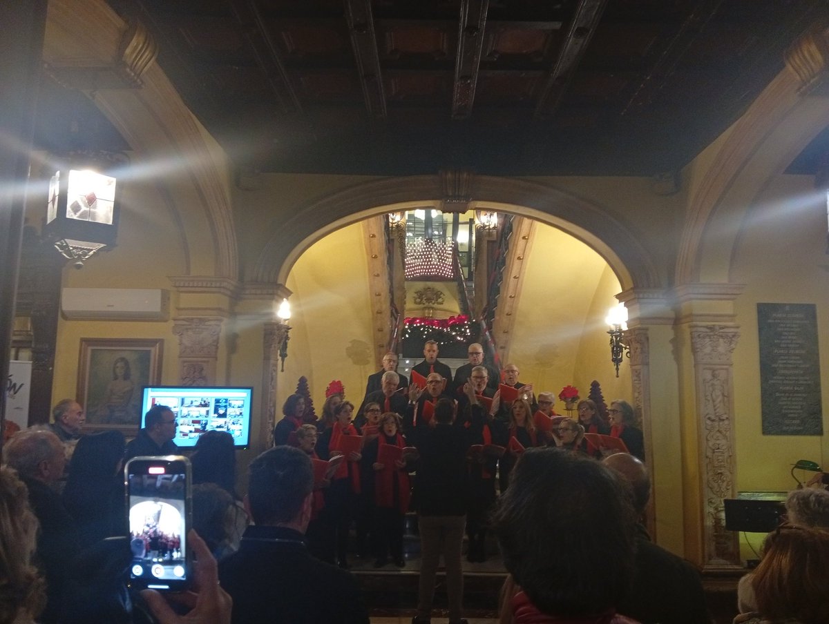 📸Recital nadalenc a carrec del coro de Cáritas Diocesana Segorbe Castelló
#recitalnadalenc #nadal #Castelló <a href="/CasinoAntiguo/">Real Casino Antiguo</a> #cultura #noticies