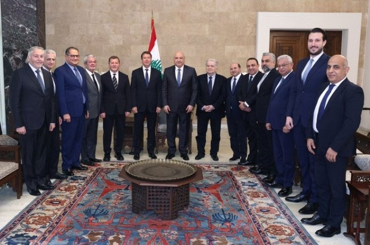 الرئيس اللبناني يؤكد تعزيز الاستثمارات والعلاقات الاقتصادية مع دول الخليج - عون يدعو إلى توفير بيئة سياسية واقتصادية وقضائية جاذبة للاستثمار - توقعات بزيادة السياحة الخليجية و400 ألف زائر خلال الأعياد - عودة ملحوظة للزوار الخليجيين خصوصا من الكويت والإمارات وقطر وعمان 