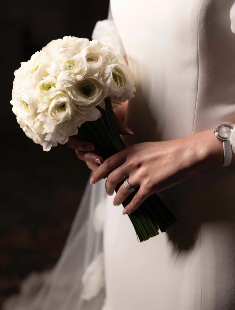 i_classic__'s tweet image. Love how elegant this gown looks. 🩶🩶🩶