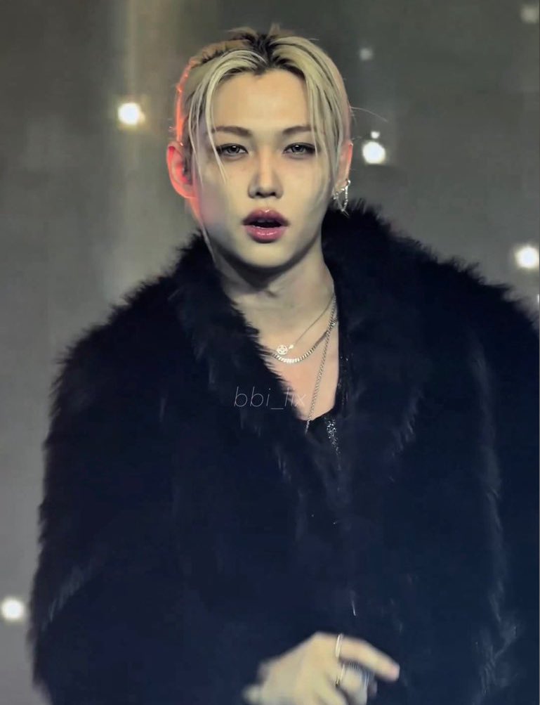 lixveil's tweet image. maybe im not normal after all