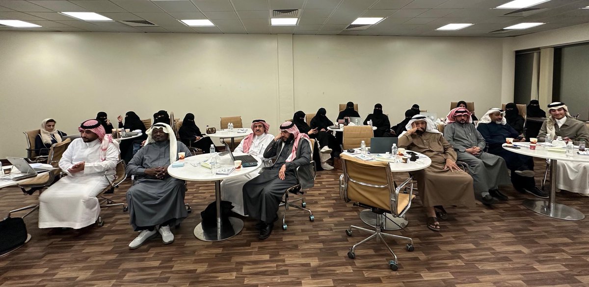 اختتمنا اليوم البرنامج التدرببي لتطوير العلاقات العامة في القطاع غير الربحي بالشراكة بين <a href="/Saudi_EUni/">الجامعة السعودية الإلكترونية</a> وجمعية اتصال للعلاقات العامة والهيئة الملكية للجبيل وينبع، واشتمل البرنامج على ثمانية دورات تدريبية قدمها نخبة من المدربين
كل الشكر للأستاذ <a href="/dhfeeri/">فيصل حمدان الظفيري</a> على إشرافه لنجاح البرنامج
