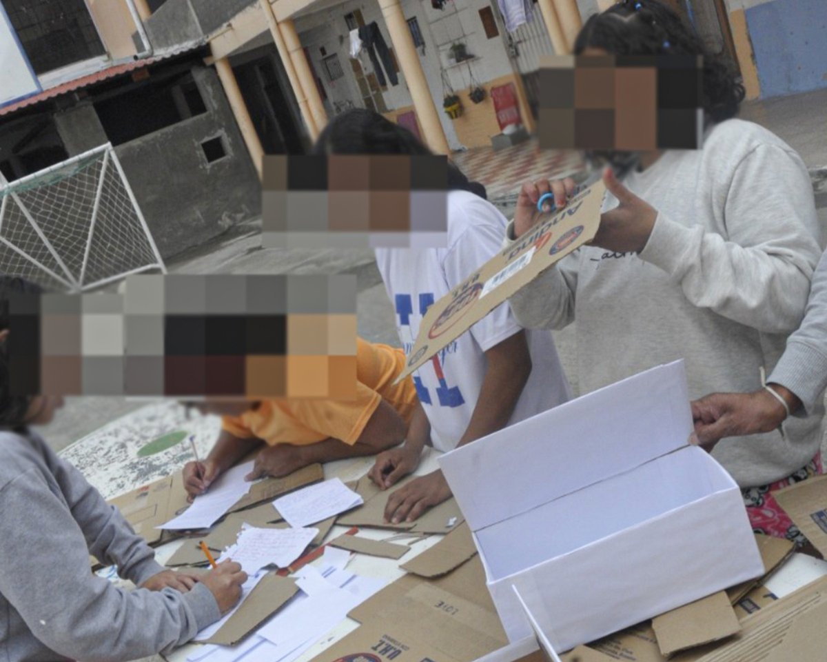 SNAI_Ec's tweet photo. 🎨 ¡Creatividad que transforma en el CPL Carchi N.°1!
PPL participaron en talleres de bisutería 💍 y origami 🦢, desarrollando habilidades, disciplina y talento en cada creación.
✂️ Una oportunidad para crecer a través del arte.
#Rehabilitación #CPLCarchi #SegundasOportunidades https://t.co/flR9mnoGZi