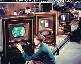 CurtisPublic's tweet image. Did you know?  On this day in 1953 The first NTSC color television set went on sale for about $1,175 from RCA.

#colorTV #JohnCurtisFreeLibrary