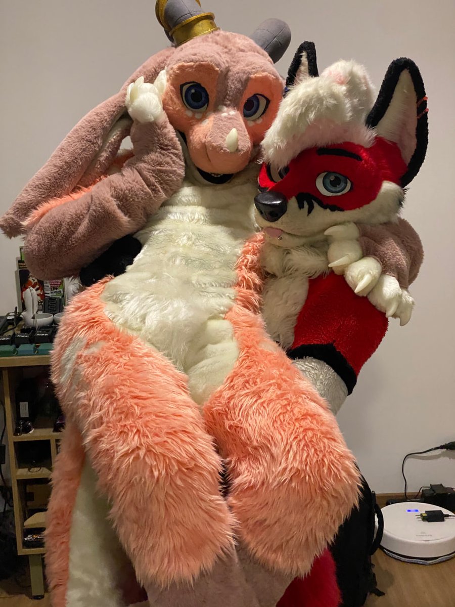 Glaux_Storm's tweet photo. I found this boy, can I keep him? :D
Pic: @VISKviskoso 
Me and @Dreyol1 https://t.co/K6qWIj3cNp