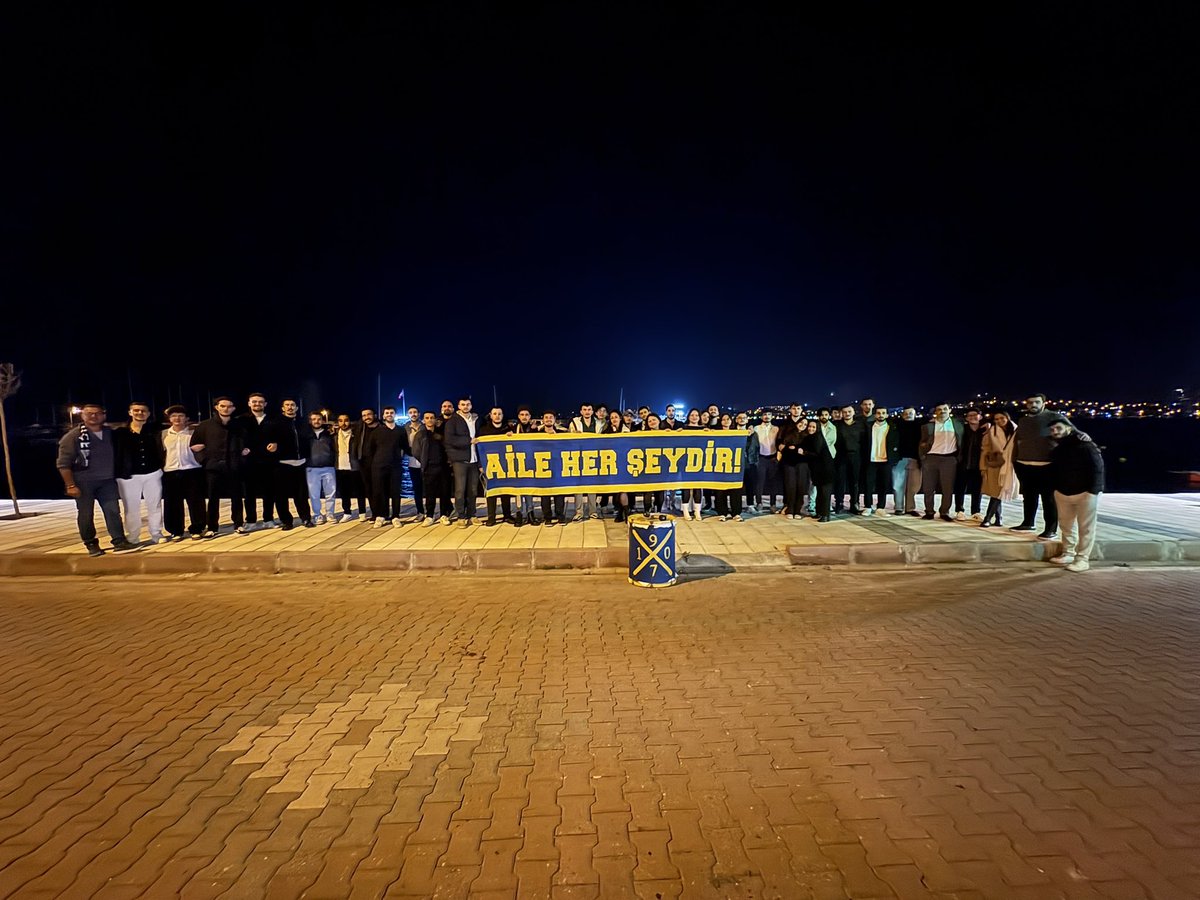 UFBikc's tweet photo. 1907 ÜNİFEB İzmir Kâtip Çelebi Üniversitesi örgütlenmesi olarak mezuniyet fasılımızı gerçekleştirdik.
Aile her şeydir!

#4yıldeğil40yıllık https://t.co/Odpr0zTUYR