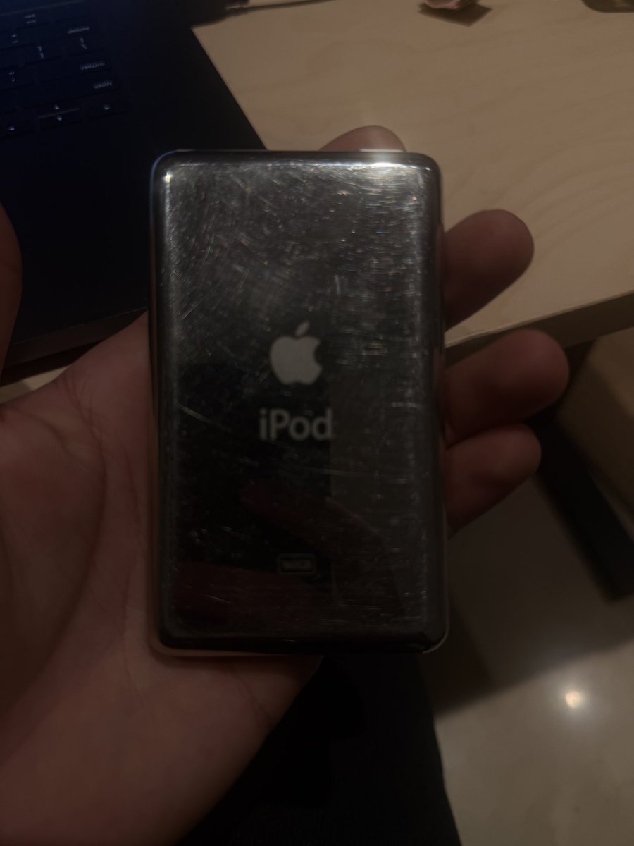 MoummarNawafleh's tweet image. i want a phone like this