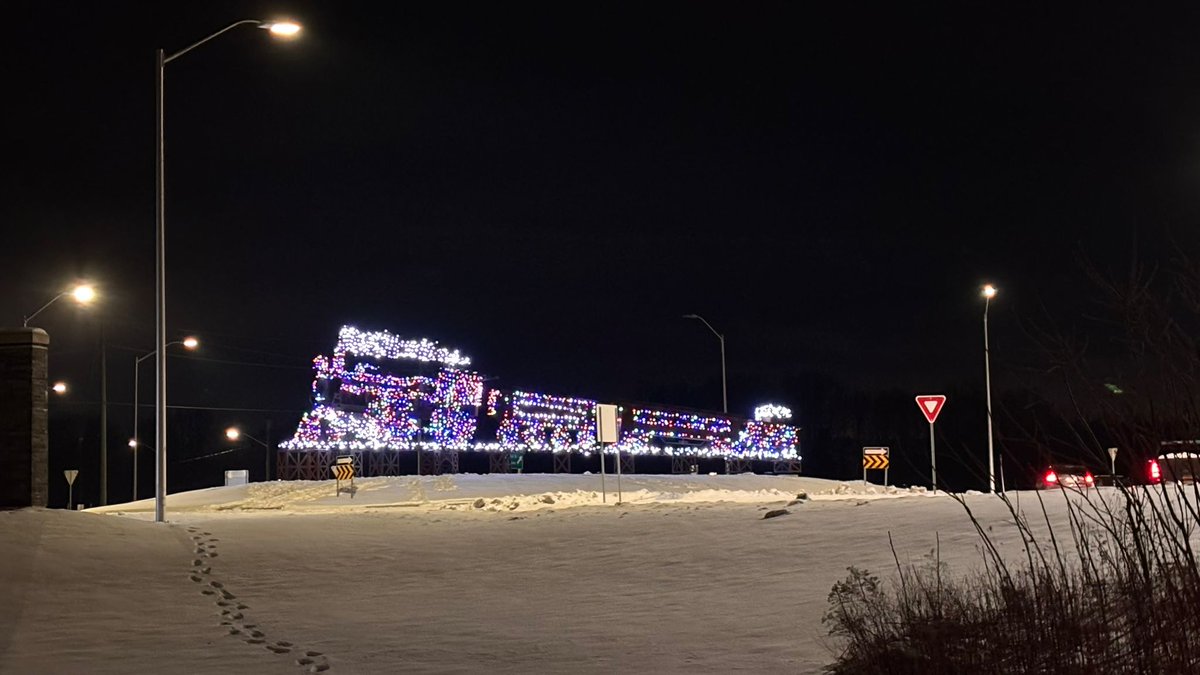 Have you seen these #christmaslights in St Thomas? You'll find them at the roundabout at Talbot &amp; Sunset (strung by the <a href="/CLCTREESERVICES/">CLC TREE SERVICES</a> elves !)
🎄