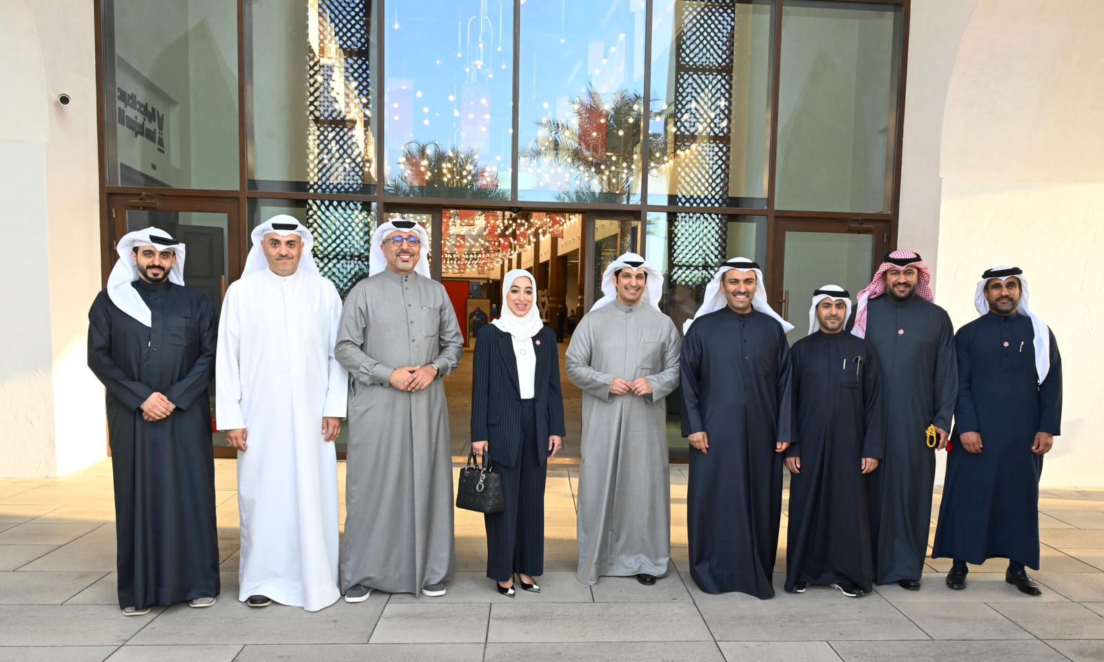 وزير الإعلام يشدد على تعزيز التعاون الإعلامي مع البحرين. المطيري: تبادل الزيارات الرسمية ركيزة لتطوير الشراكة الثنائية. إشادة بمتانة العلاقات والتكامل الإعلامي والثقافي 