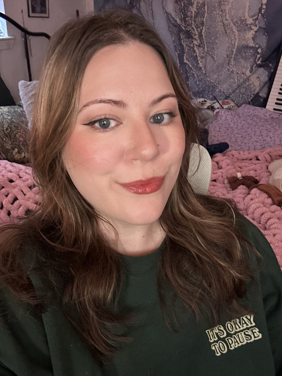 CreativeDesires's tweet image. Live for Frostgiving over on the TWLOHA channel ✨ come stop by for a cozy afternoon of Fields of Mistria 

Twitch.tv/twloha