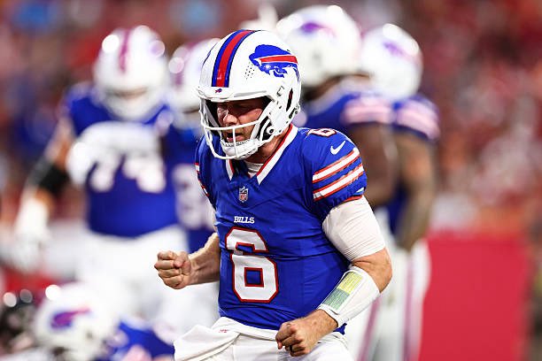 With Patrick Mahomes and Gardner Minshew injuring their knees in back-to-back weeks, the Chiefs are signing QB Shane Buechele off the Bills’ practice squad, per source. Buechele spent the 2021-‘22 seasons with the Chiefs. He needs to pass a physical, but he is headed to Kansas