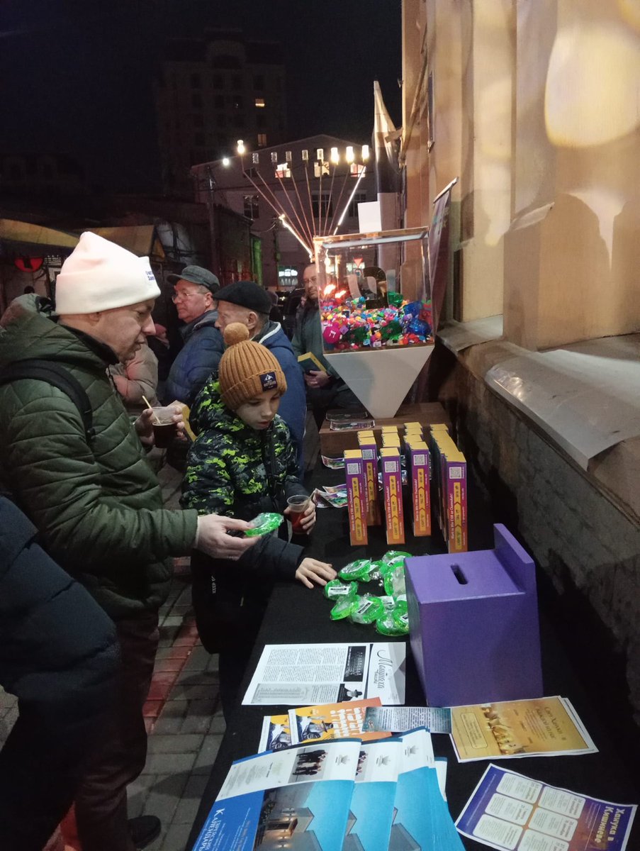 yankihebrew's tweet photo. Because of the terror attack in Sydney, high security at the central synagogue in Moldova. Immediately after the attack was reported, the authorities contacted the chairman of the Jewish community, Rabbi Zusha Abelski, and informed him that they would send more security at the central synagogue of the Jewish community