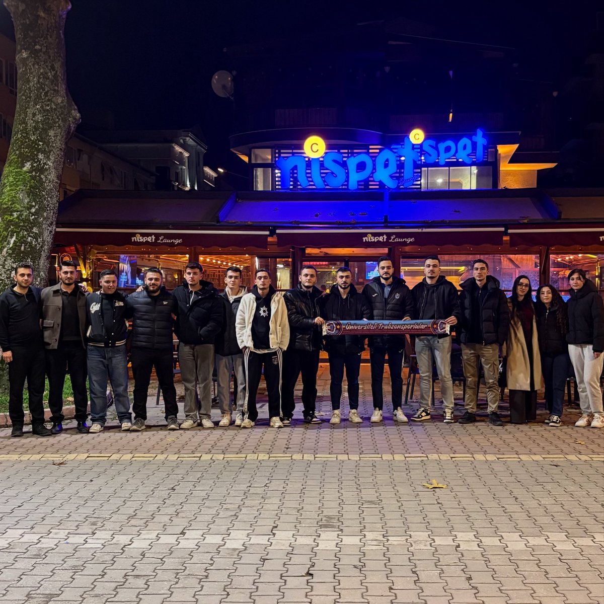 Trabzonspor’umuzun Gençlerbirliği ile oynadığı maçı Nispet Cafe’de grup üyelerimizle birlikte izledik.

#ÜniversiteliTrabzonsporlular