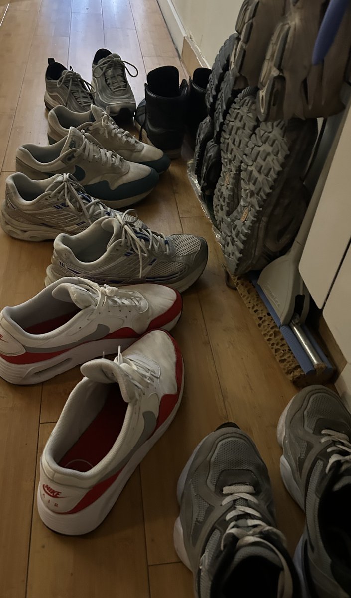 Wolf Hendrix- Snax Berlin tweet media