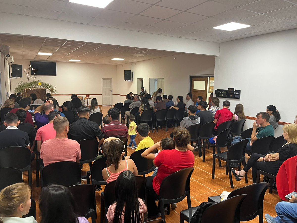 Hermoso programa navideño en la iglesia de Racedo, Entre Ríos. La lluvia no impidió que vinieran los hermanos con sus invitados!!