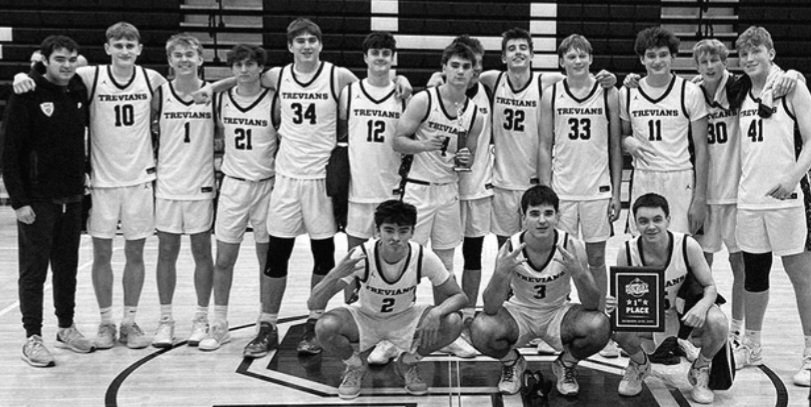 MonarchSportsAZ's tweet image. Final | In an instant classic @NewTrierBBB (IL) def. @TRidgeGrizzlies, 54-53, to win the 2025 Saguaro  Holiday Classic Championship Game in @Scottsdale (AZ). #dub

IL &amp;gt; CO
@CoPreps @michaelsobrien 
@AthleticsNTHS