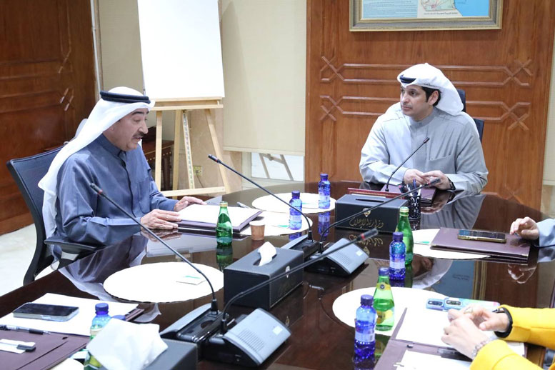 المطيري يطلع على مستجدات جائزة الكويت الكبرى للإعلام شراع - اجتماع مع اللجنة العليا لاستعراض آليات العمل والتحديثات الأخيرة - بحث مراحل التقييم والتحكيم لضمان الشفافية والعدالة - التأكيد على تعزيز جودة العمل الإعلامي وترسيخ الاحتراف 