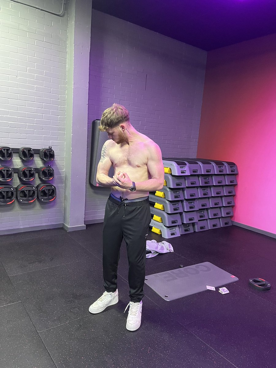 Alpha Oakley tweet media