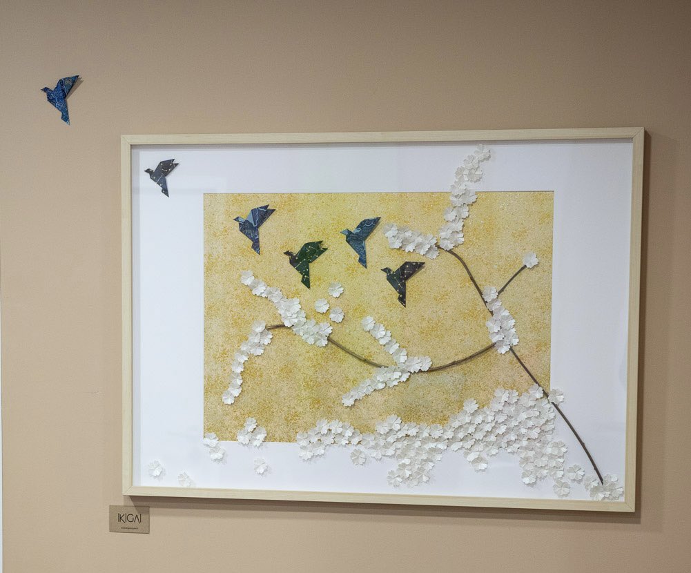 fineglace's tweet image. Mon œuvre la plus imposante de cette année est sans nul doute ce grand tableau d’un mètre avec des centaines de fleurs blanches nacrées . Une beauté à voir en vrai . 
#tableau #artiste