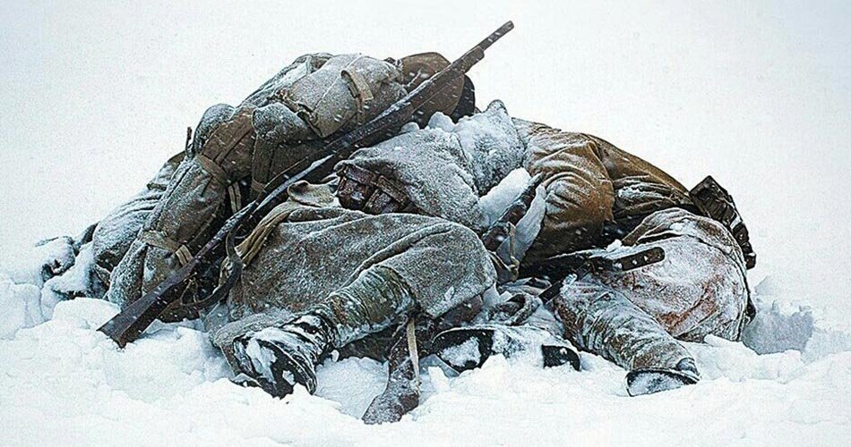 Bir iki ay kaldık Sarıkamış'ta. Çok ilginç kerametler anlatmışlardı. Abartılı bulmadık diyemeyiz. Ancak oradayken bir kaç şeye şahit olunca anlatılanlar konusunda hakikaten yakîn hasıl oldu. Emanetlerin en ağırlarından nice sırlarla dolu bir iman diyarı burası.
Âgah oluna..