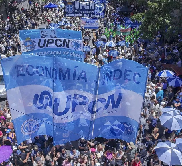 apjerr's tweet photo. APJERR presente en la masiva marcha del 18 de diciembre en contra de la reforma laboral. https://t.co/EnskPC62PS