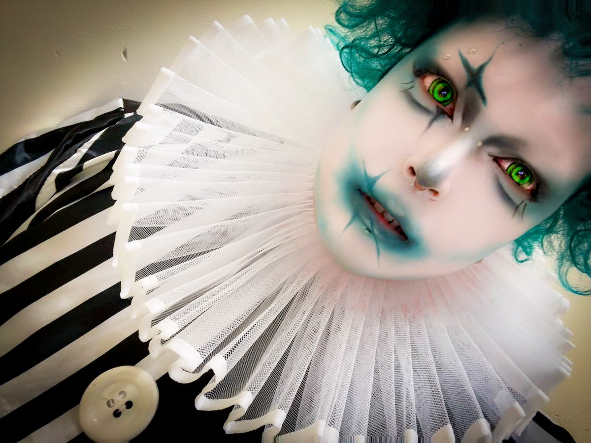 2025.12.22 
Spotify O-WEST
哀と凛人の無所属 主催
『轟音の教典』

哀と凛人の無所属ベースサポート、ありがとうございました！
めちゃくちゃ熱い、火傷しそうなくらい熱いライブでした。
最初から最後まで、みんなで全開全力、
叫び過ぎてもう声出ない
みんなで作り上げる楽しい空間、最高