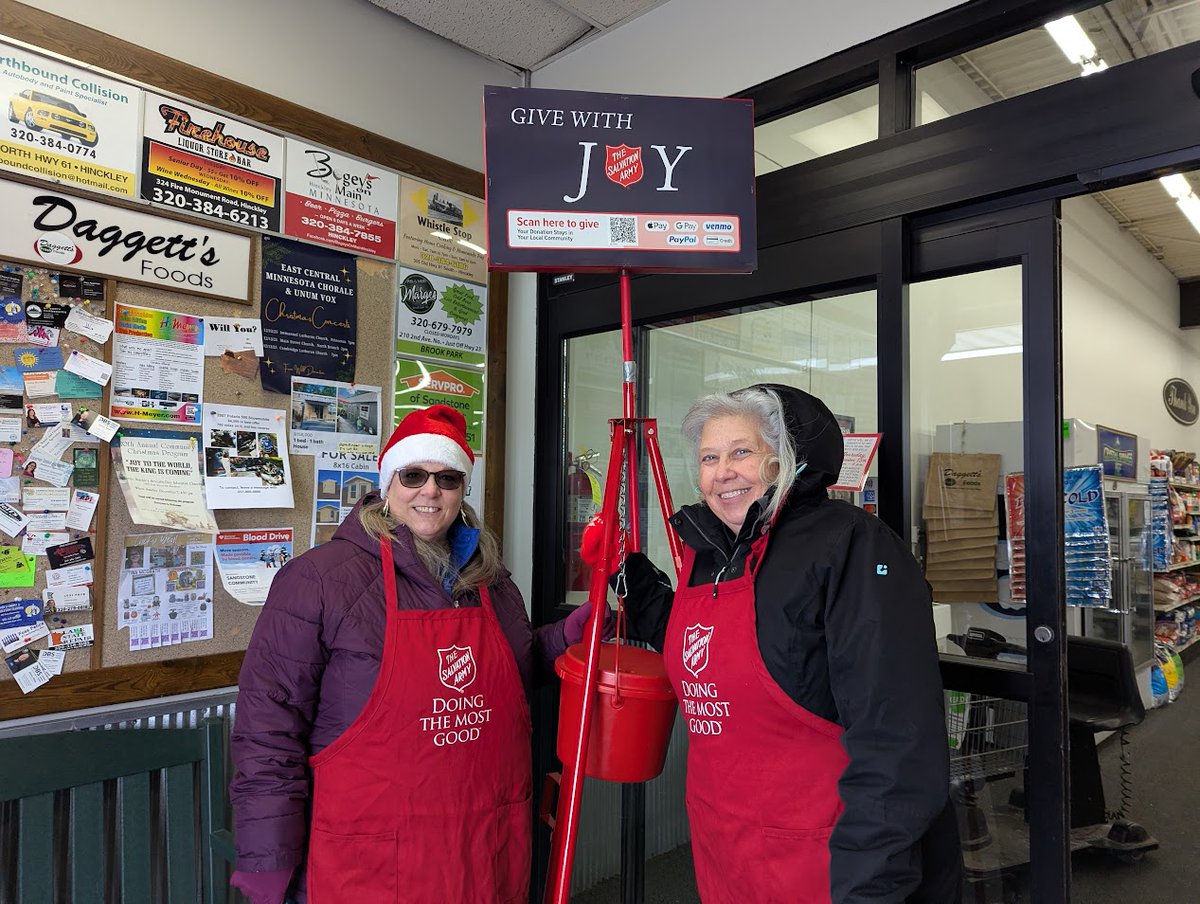 TCINS's tweet image. 🎉🎄 This holiday season, the Hinckley office was back at it again, spreading joy by ringing bells for the Salvation Army! 🔔❤️Every little bit helps. Let’s ring in the holidays together! 🤗