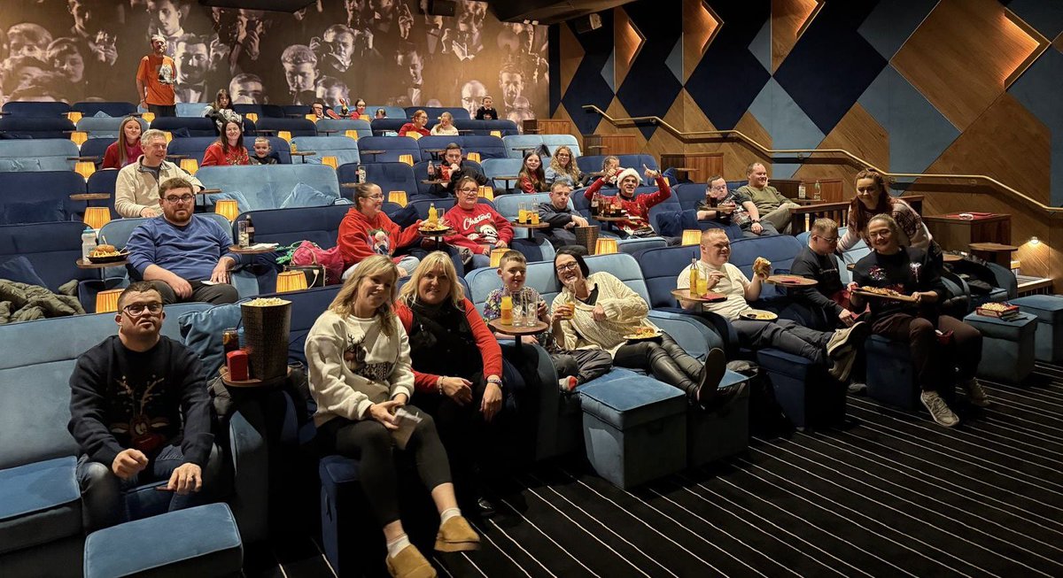 crossrangers's tweet photo. ๐Our All Stars have arrived!
๐ฅHome Alone, The Avenue Cinema
#christmasouting https://t.co/uo4KqcVRyH